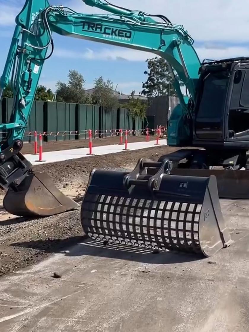 Excavator with screening and mud buckets